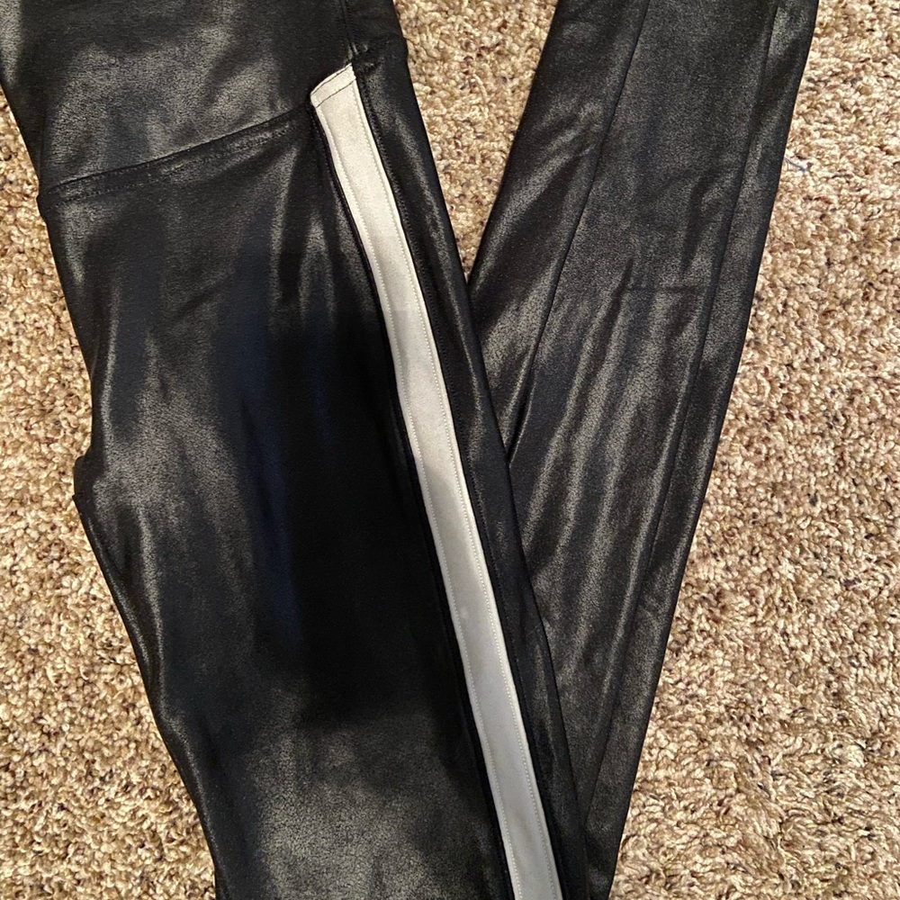 SPANX (white stripe)